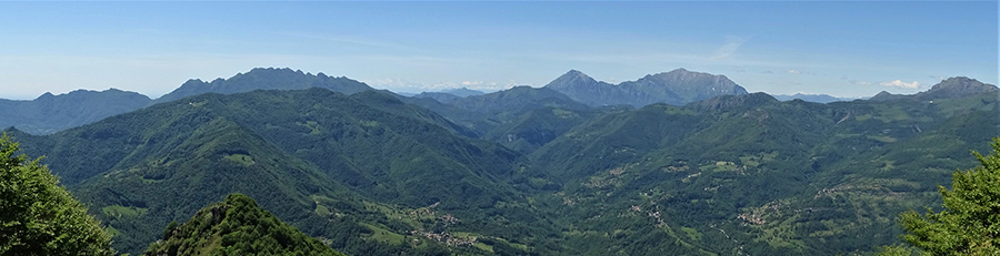 Vista panoramica dal Pizzo Grande sulla Val Taleggio